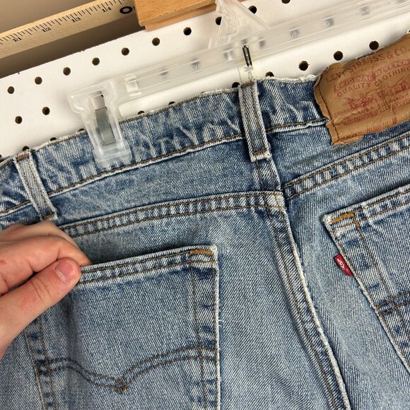 Levi's 550 Vintage Blue Jeans Sz 34x32 USA Made Relaxed Fit Light 90s Distressed - Picture 7 of 9